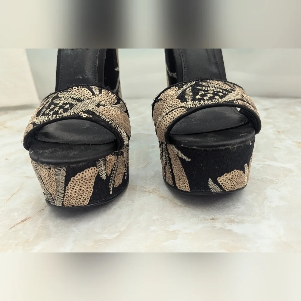 Steve Madden Woman's Black and Gold Hight Heels Shoes Size 7.5 M